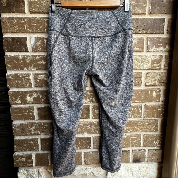 Patagonia Leggings Women’s Gray Heathered Centered Crop Capri Tight Yoga Small - Picture 2 of 5
